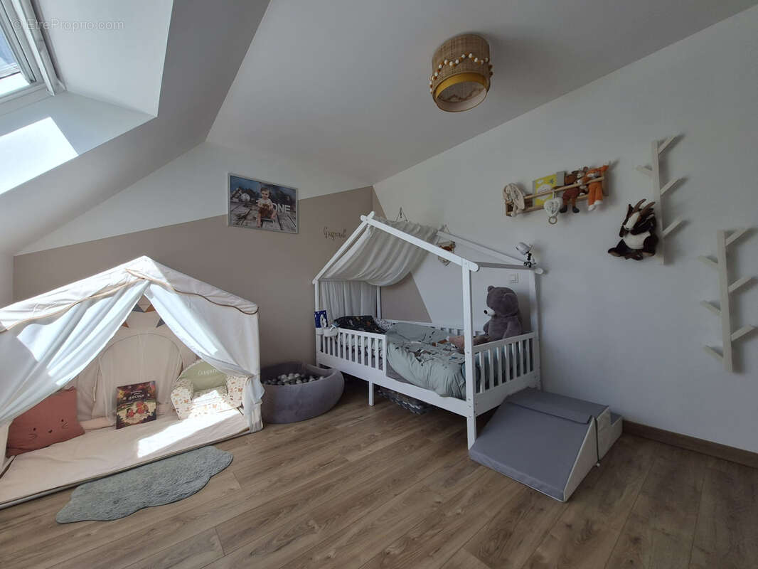 Maison à LA QUEUE-LES-YVELINES