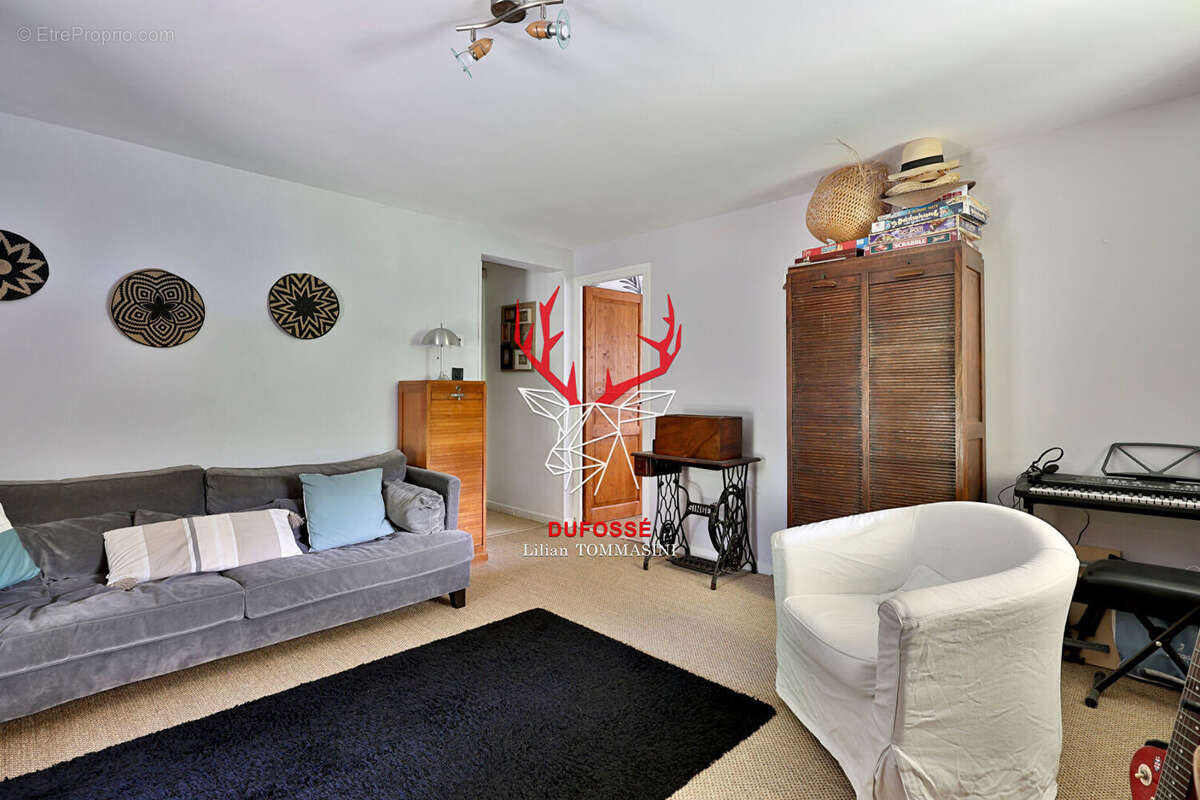 Maison à LA TOUR-DE-SALVAGNY