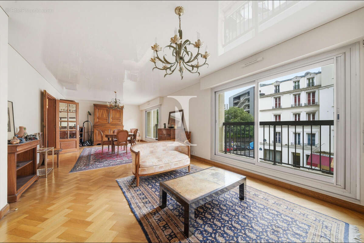 Appartement à PARIS-14E