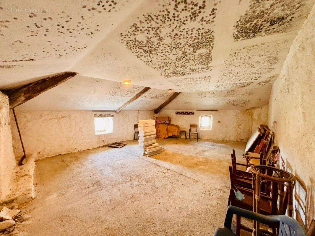 Maison à GROSPIERRES