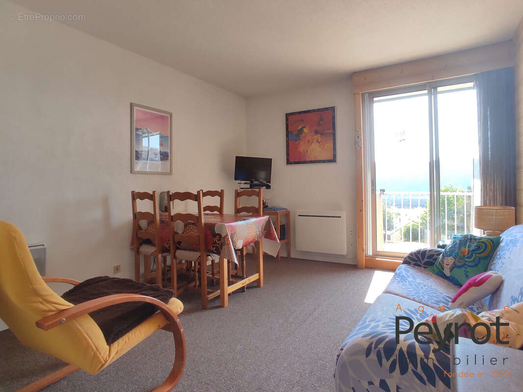 Appartement 40 m² à Les Angles  - photo 2