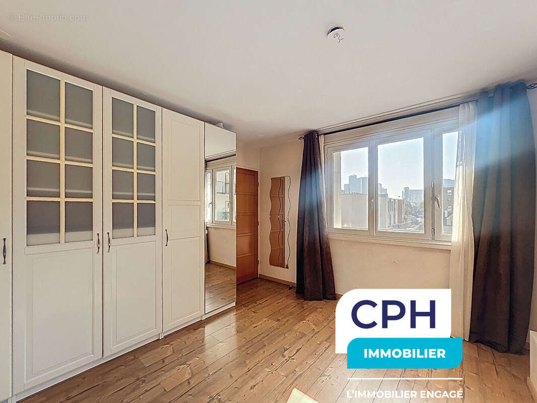 Appartement à COURBEVOIE