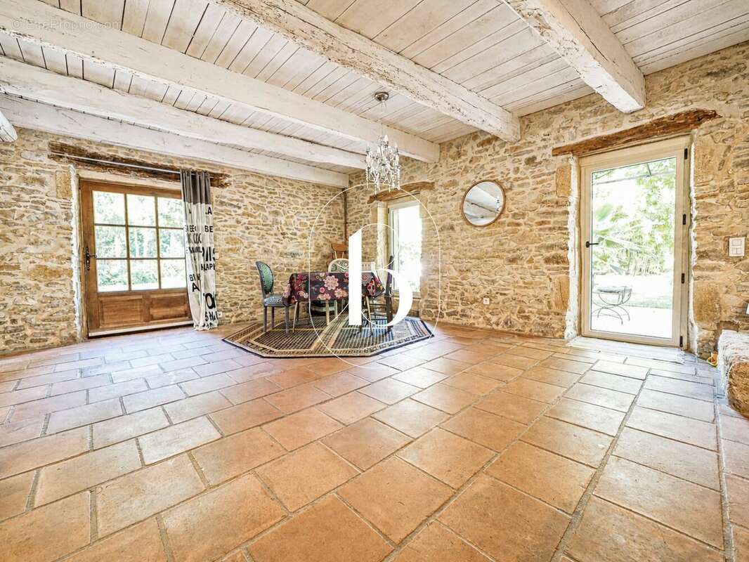 Maison à SAINT-VICTOR-LA-COSTE