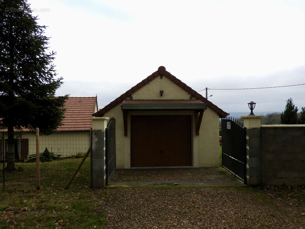 Maison à SAXI-BOURDON