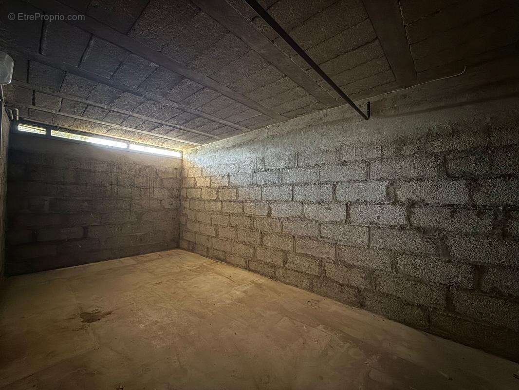 Maison à rénover avec garage et de nombreux stockage - photo 16