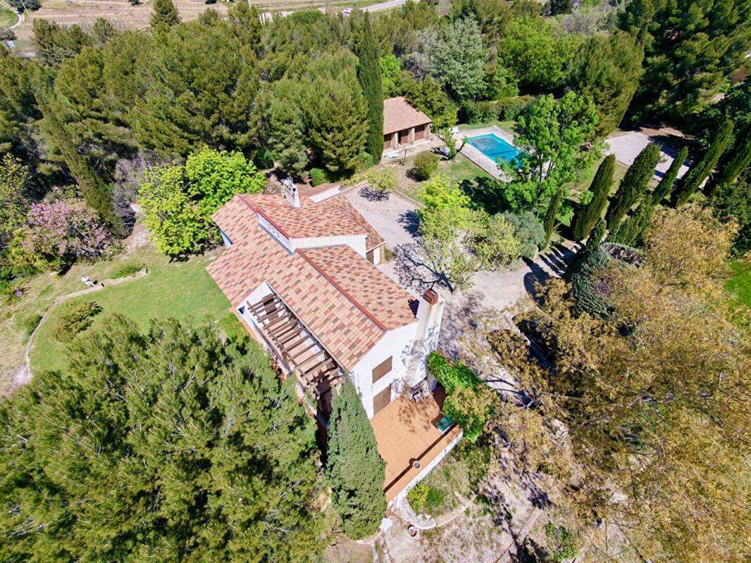 Le Castellet  Propriété de caractère au potentiel exceptionnel, au coeur d'un écrin de nature - 860 000 euros - photo 4