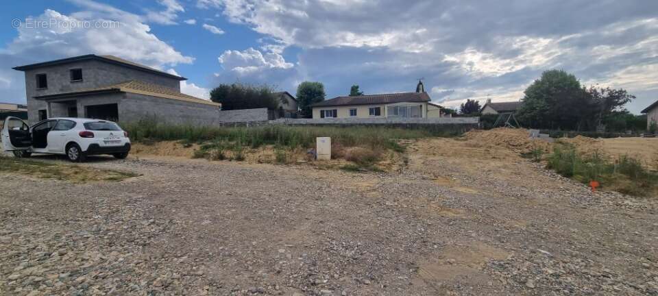 Terrain à SAINT-JEAN-DE-THURIGNEUX