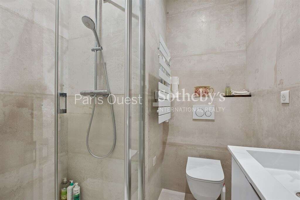 Appartement à PARIS-16E