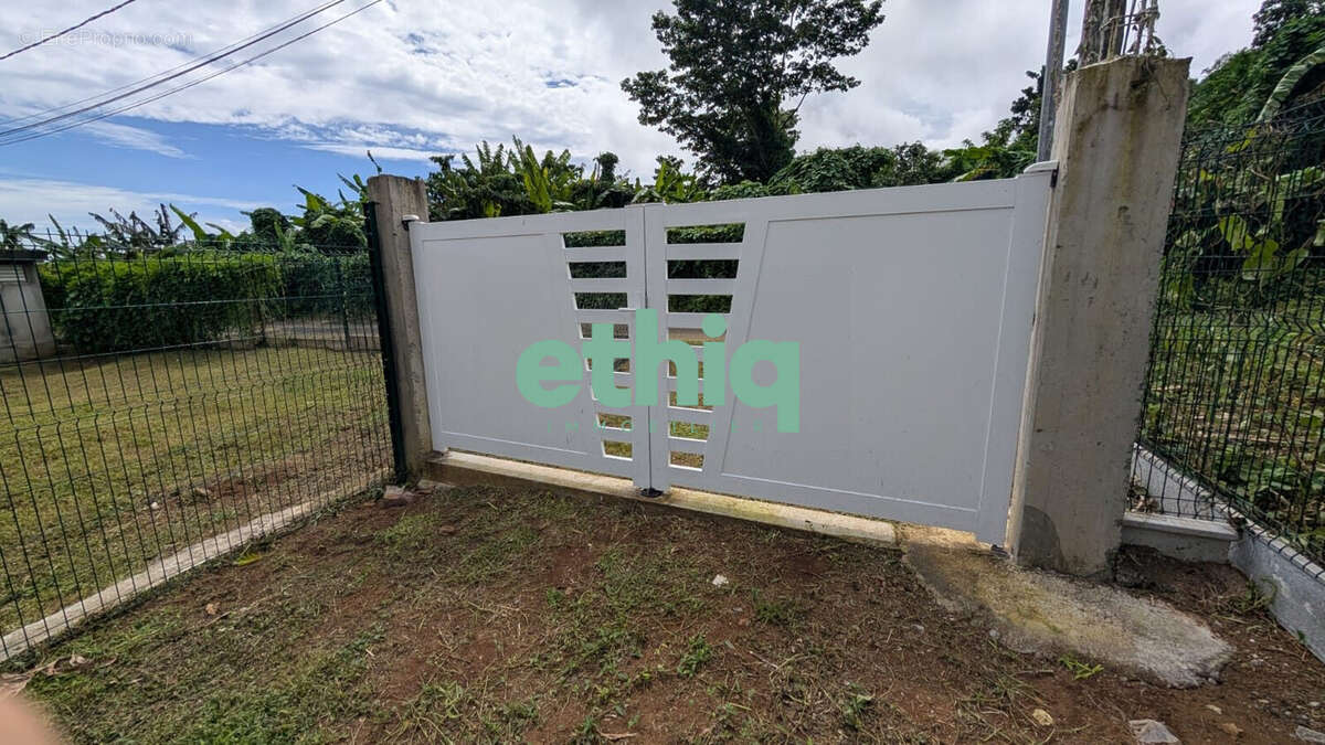 Maison à CAPESTERRE-BELLE-EAU