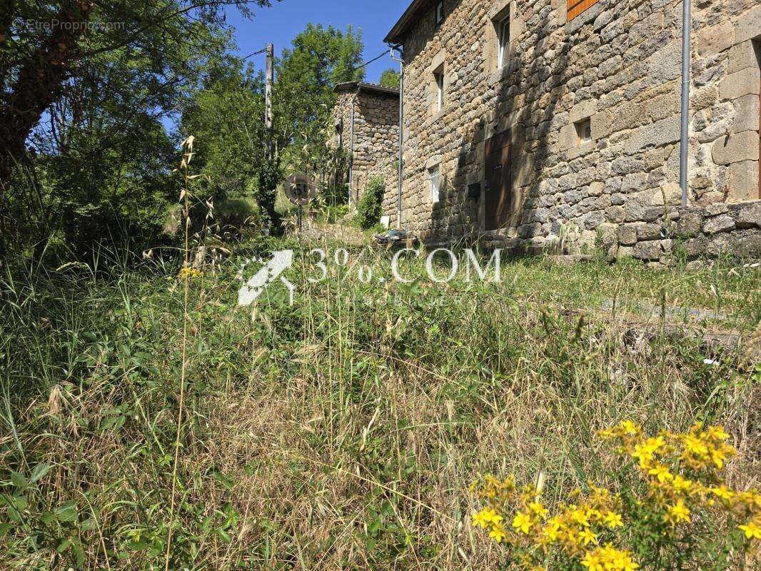 Gîte meublé 2 à 4 personnes de 36m2 dans bâtisse en pierre - photo 8
