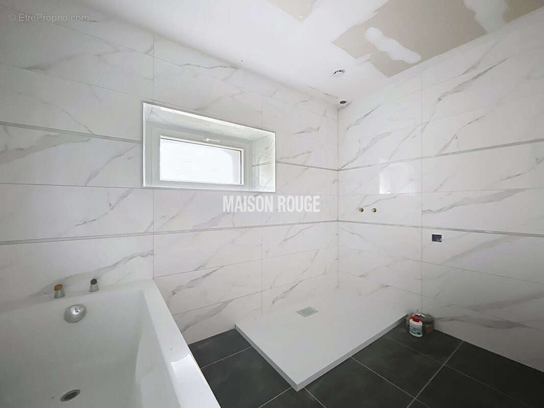 Maison en pierre avec jardin clos - Bourg de Lourmais - photo 25
