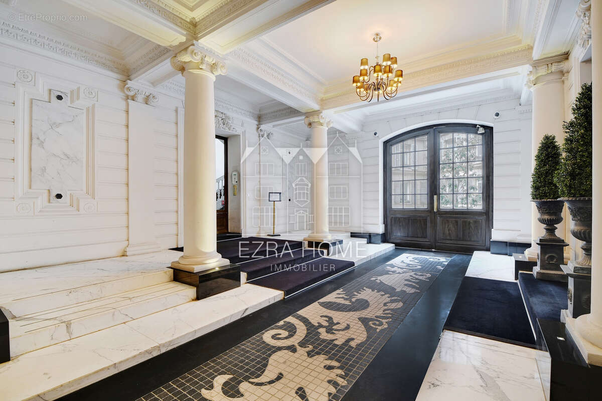 Appartement à PARIS-16E