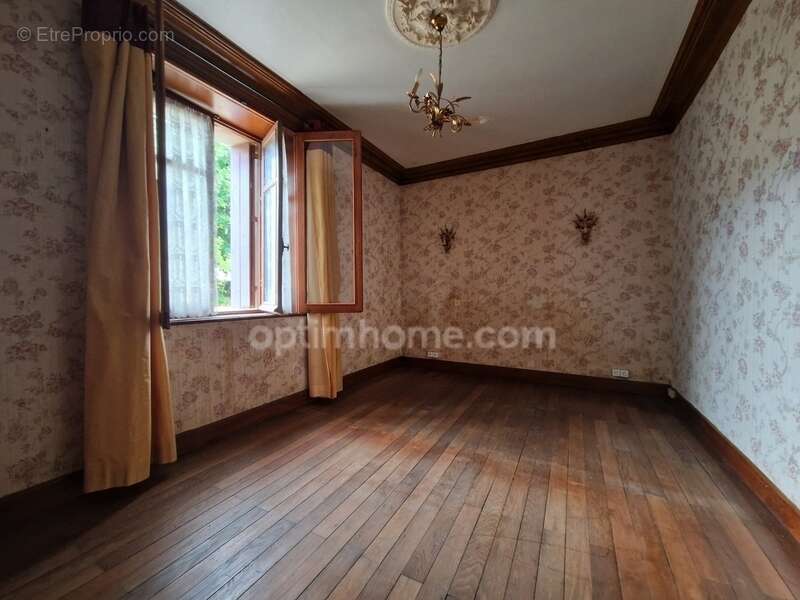 Maison de 220m² à MONNAIE (37), jusqu'à 7 chambres, possibilité de partie locative ou cabinet professionnel - photo 6
