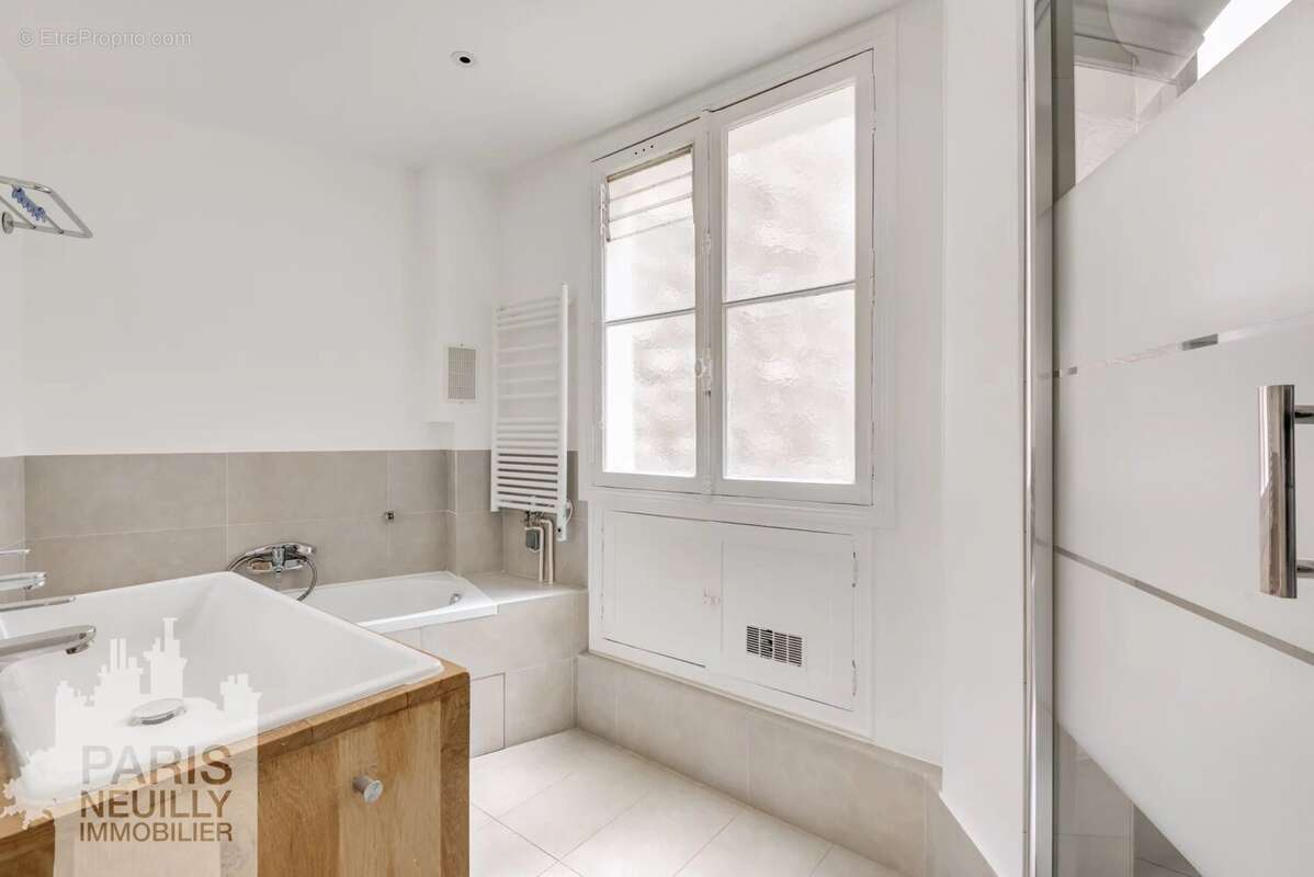 Appartement à PARIS-17E