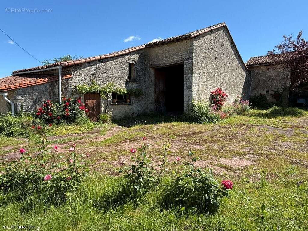 Maison à RUFFEC