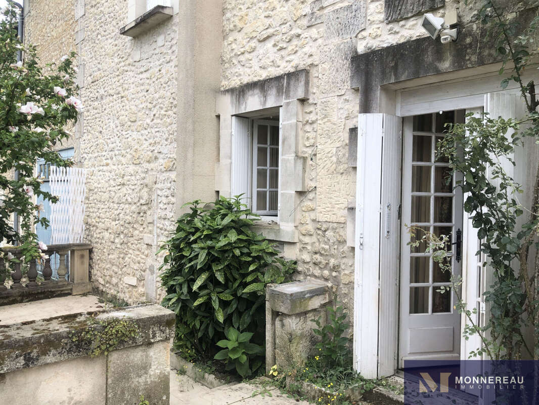 Maison à BARBEZIEUX-SAINT-HILAIRE