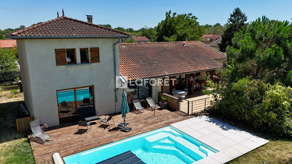 Maison à vendre Belleville En Beaujolais 6 pièce(s) 141 m2 - photo 2