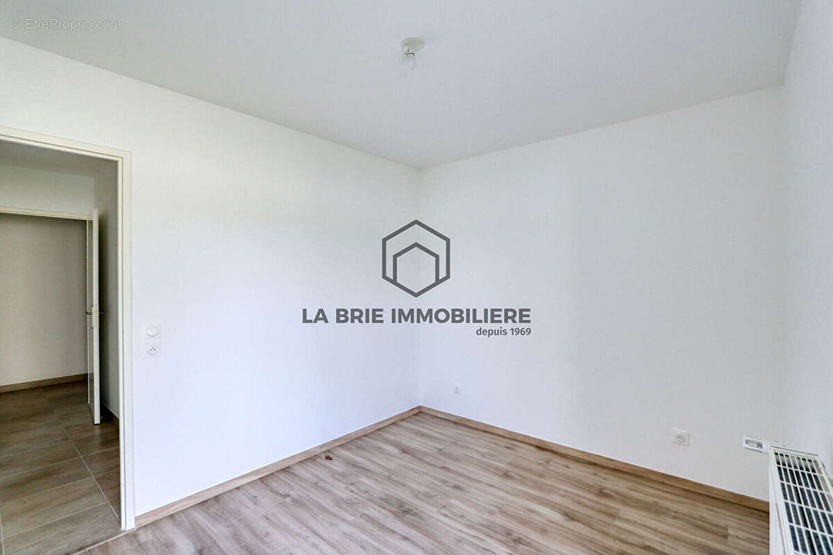 Appartement à EMERAINVILLE