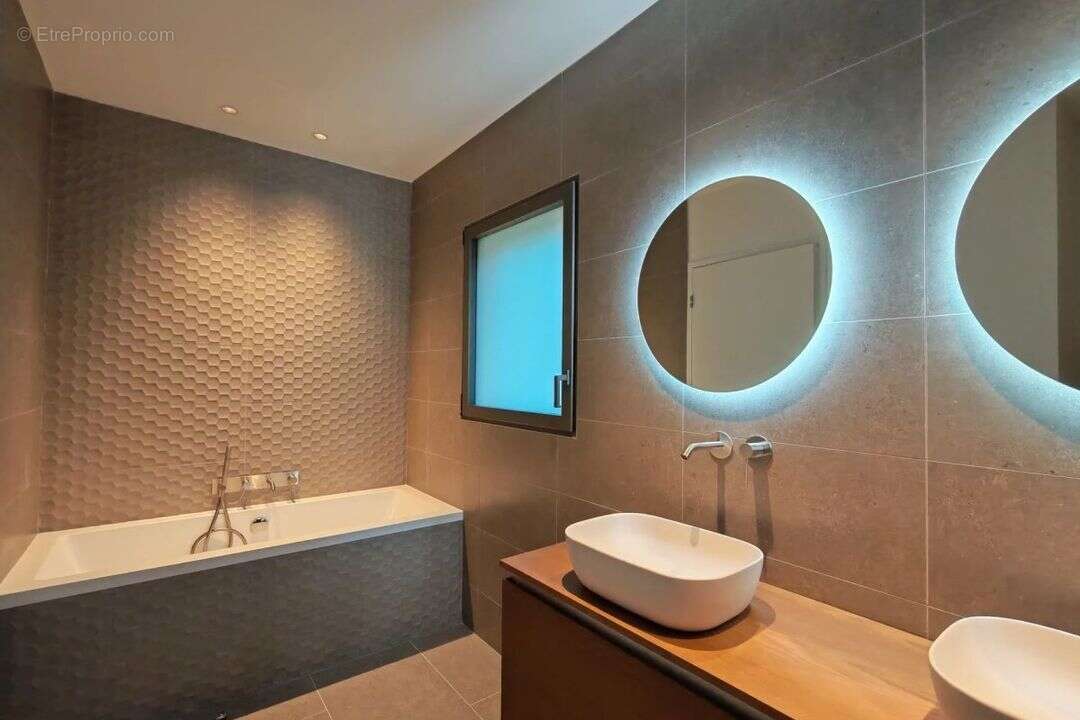 Maison à LA CADIERE-D'AZUR