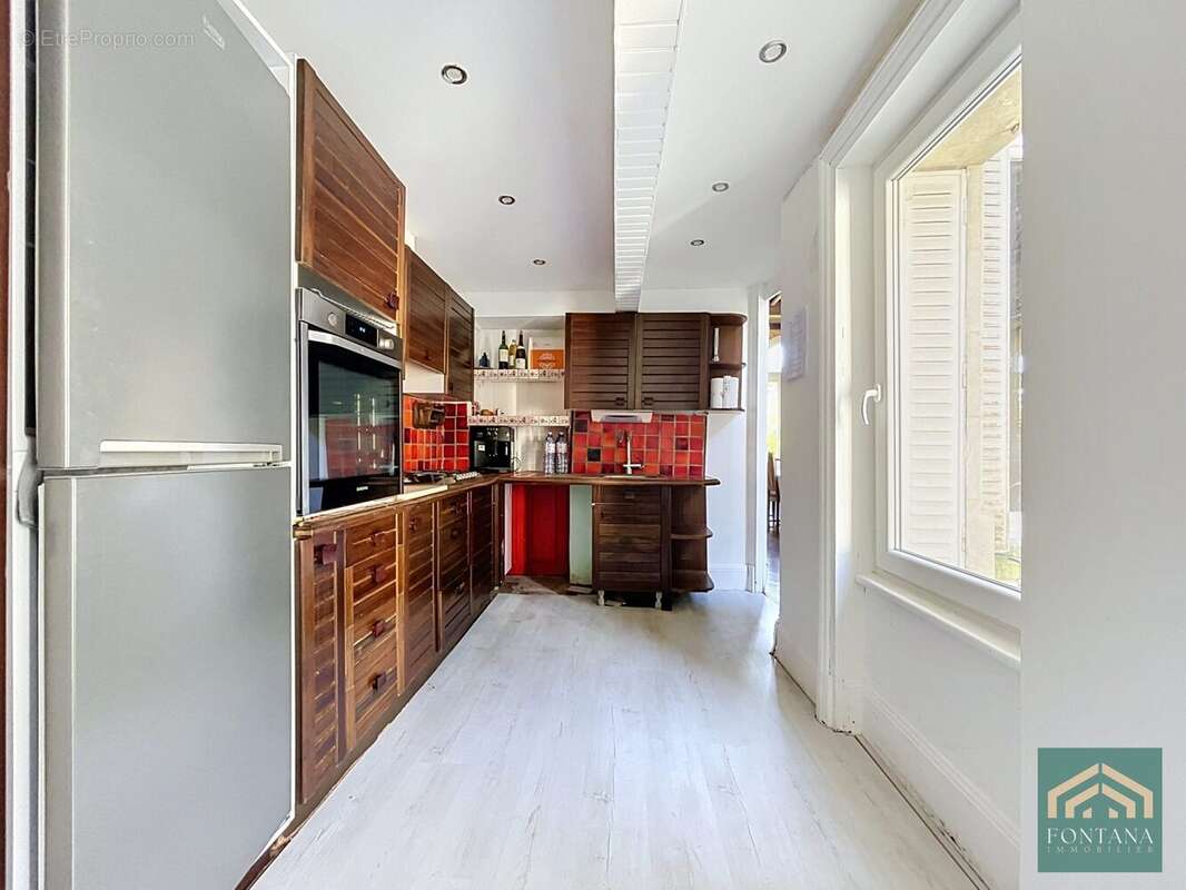 564 m² à Thiers  - photo 8