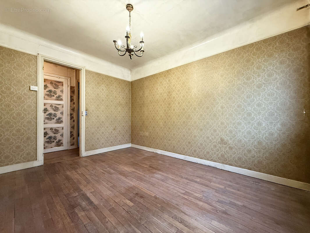 Appartement à COURBEVOIE