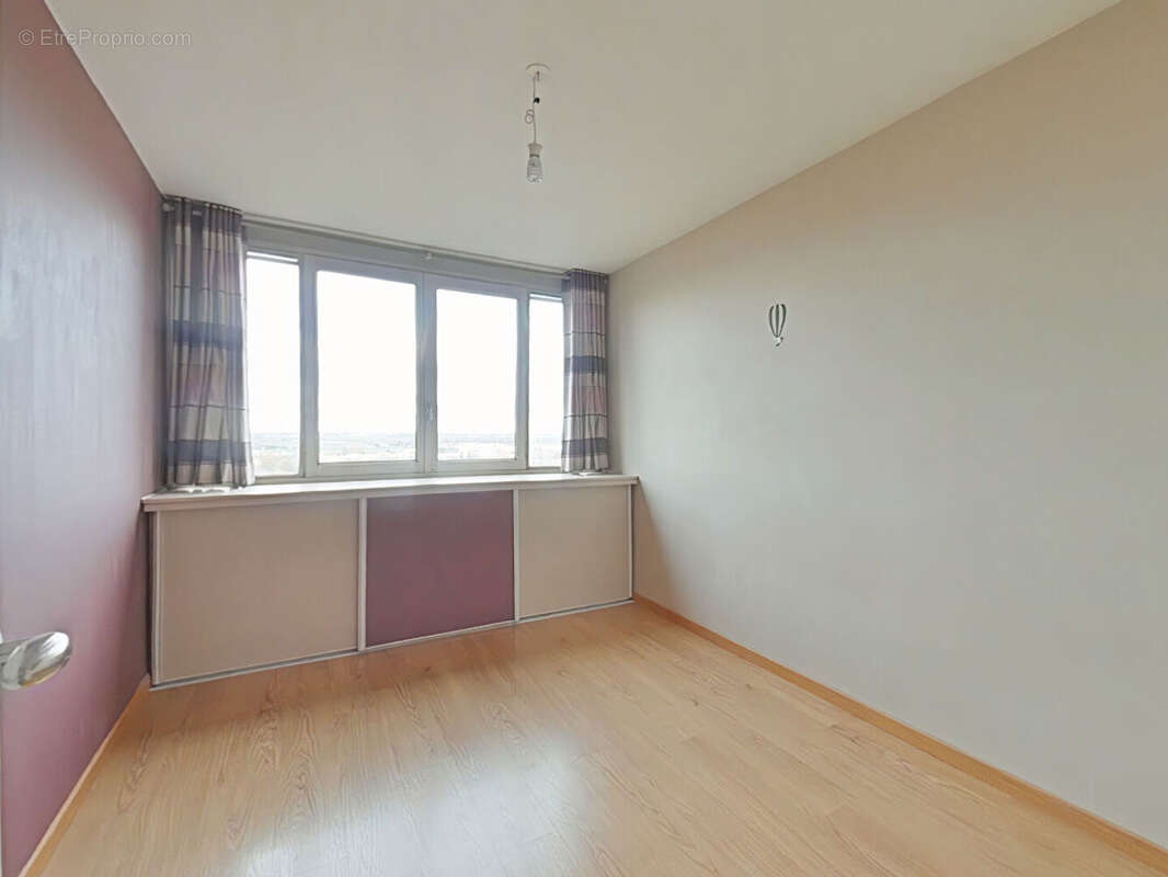 Appartement à FONTENAY-LE-FLEURY