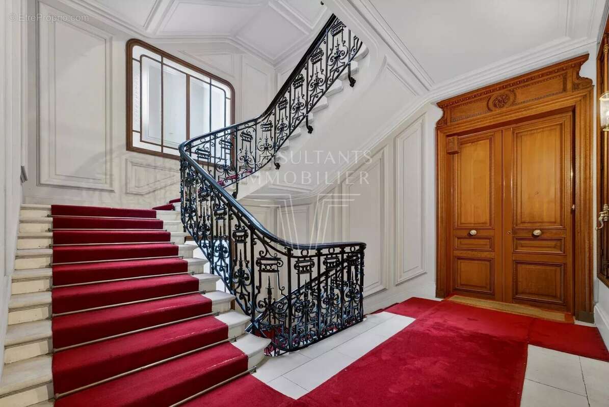 Appartement à PARIS-16E