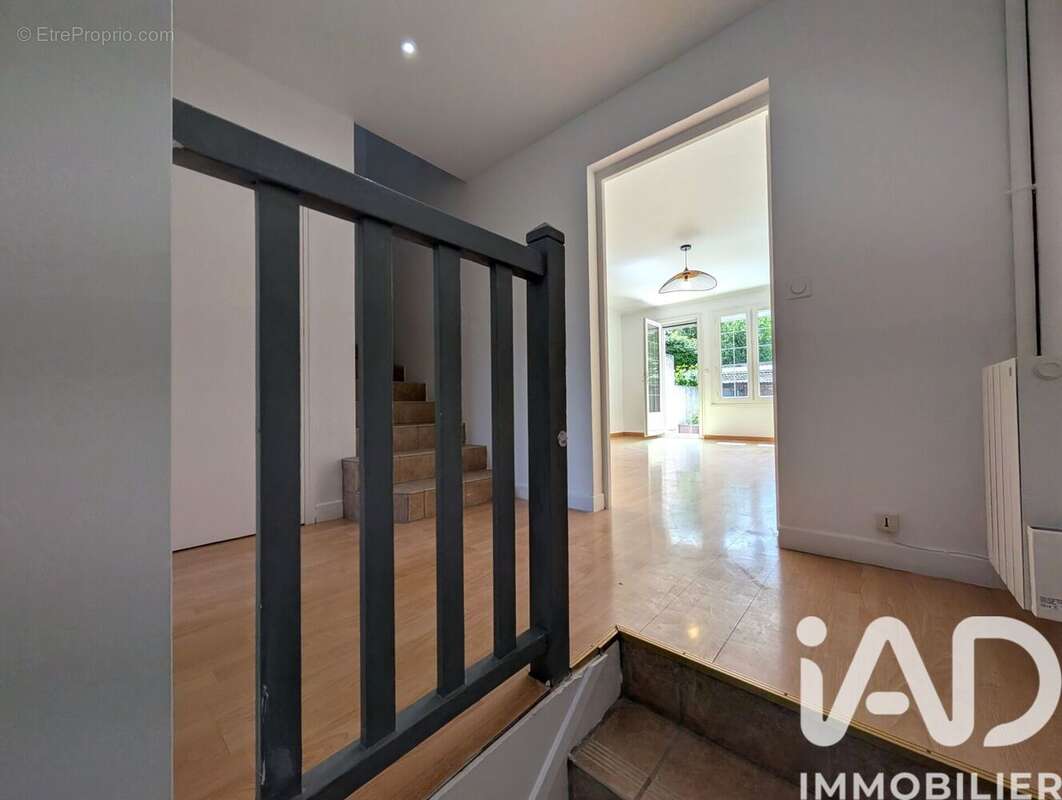 Photo 2 - Appartement à SAINT-THIBAULT-DES-VIGNES