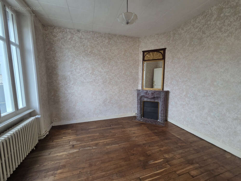 Maison à SAINT-JUNIEN