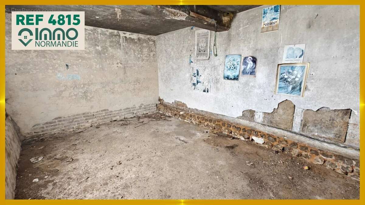 Maison à SAINT-CYR-DE-SALERNE