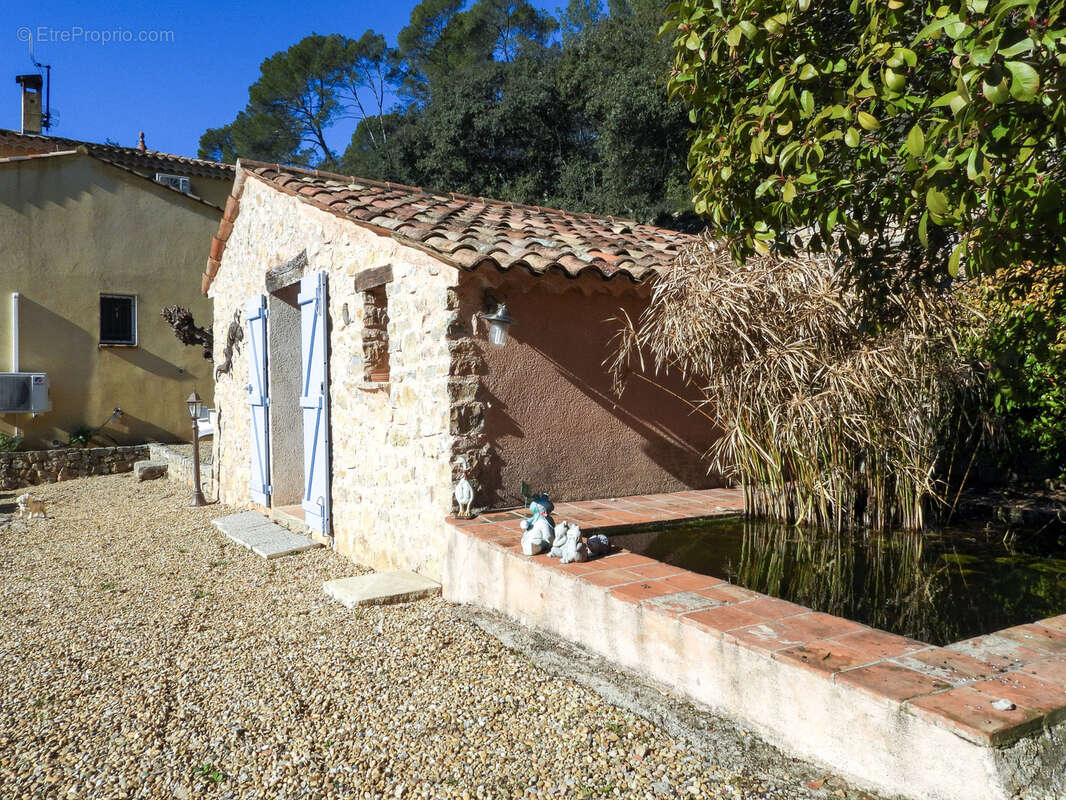 Maison à ENTRECASTEAUX