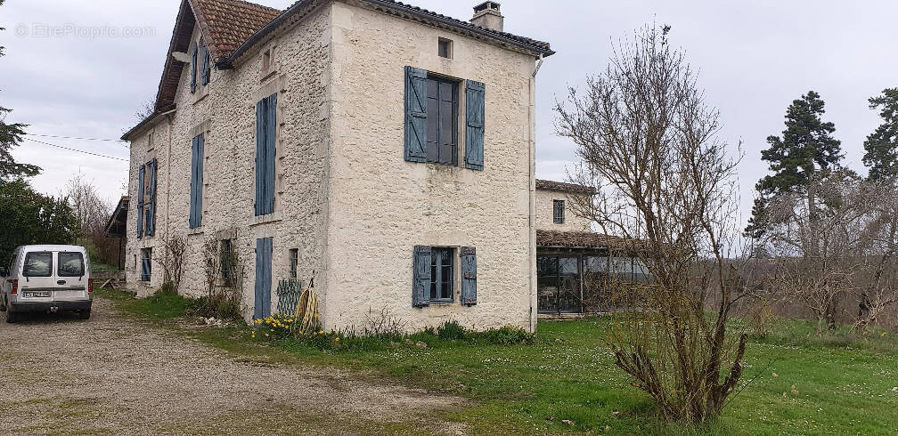 Maison à MONTAIGU-DE-QUERCY