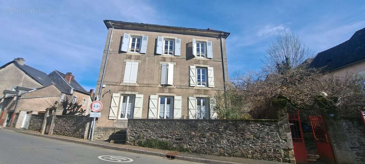 Appartement à rénover dans une belle bâtisse - Juillac - photo 3