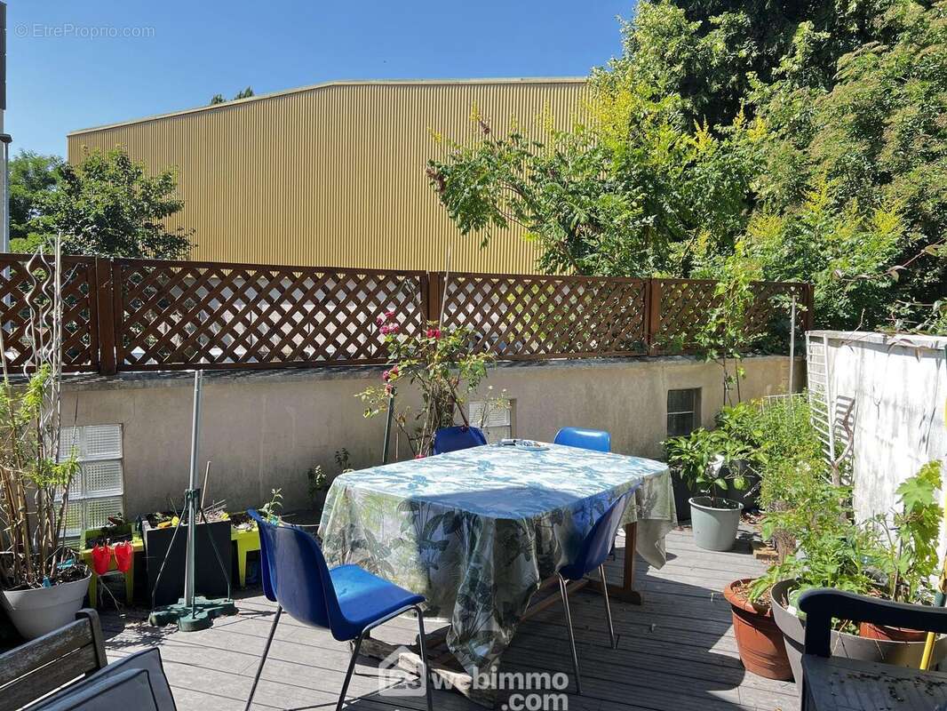 Donnant sur la terrasse, - Maison à CHOISY-LE-ROI