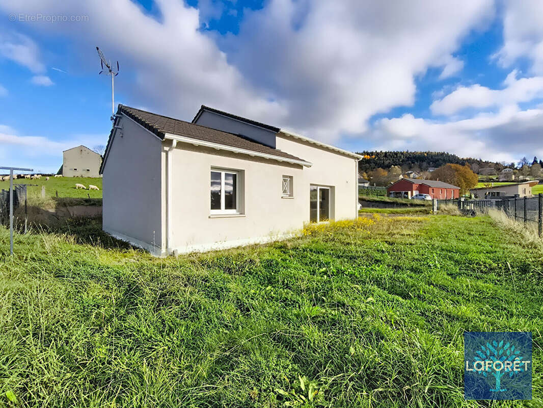 Maison à SAINT-PIERRE-EYNAC