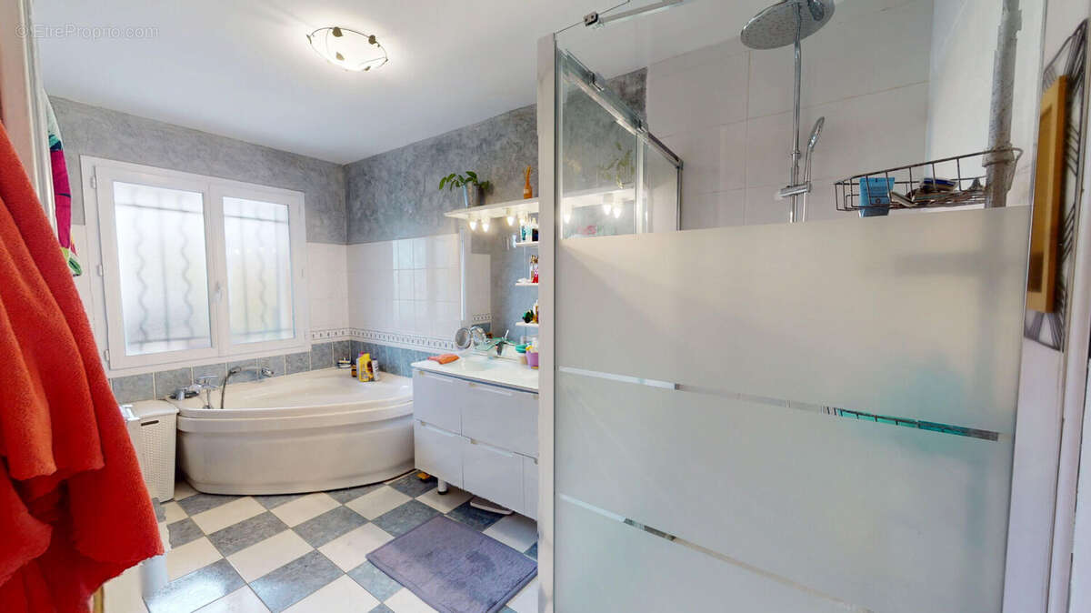 Maison à SAINT-DOULCHARD