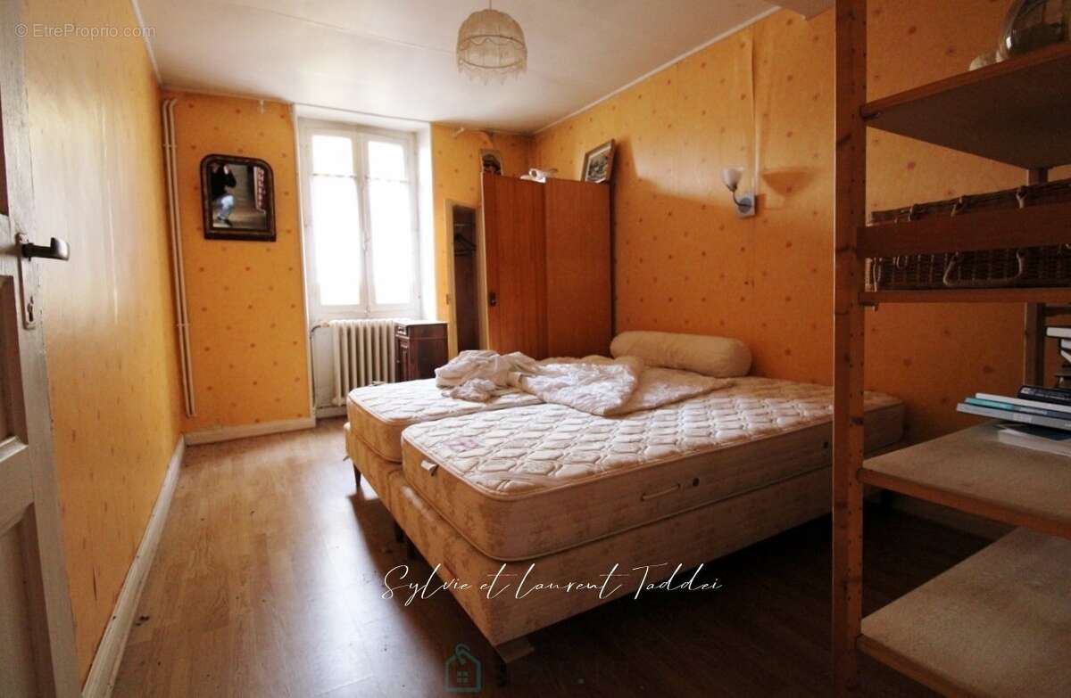 Maison en pierre a renover - environnement calme et preserve - photo 9