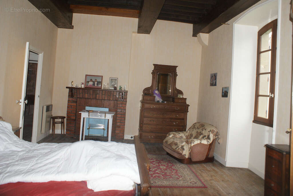 Chateau a renove sur terrain d'environ 10911m2 - photo 12