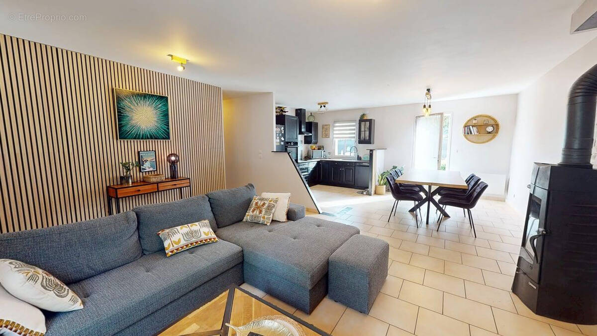 Maison à LES MONTILS