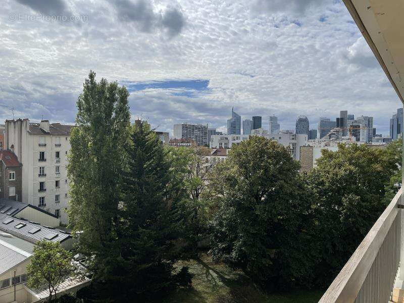 Appartement à COURBEVOIE