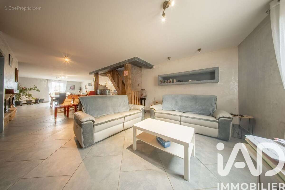 Maison 250 m² à Fleville-Lixieres  - photo 4
