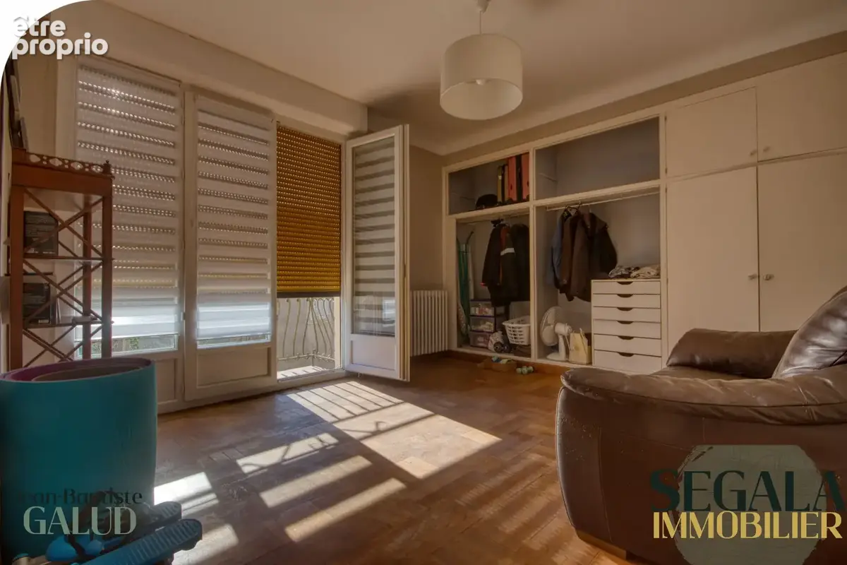 Maison lumineuse avec trois chambres, terrasse et grand garage - photo 11
