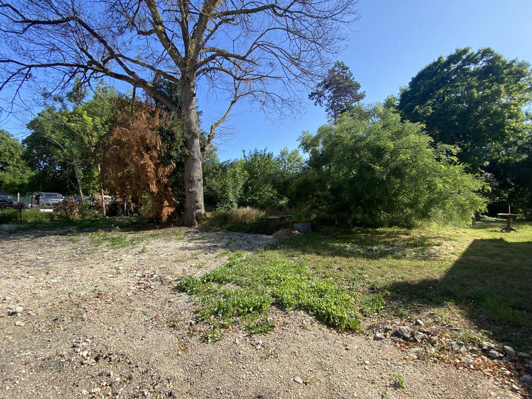 Terrain à SAINT-PARRES-LES-VAUDES
