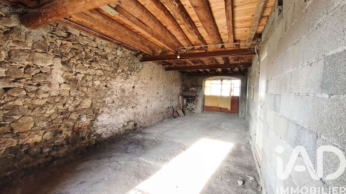 Maison 93 m² à Saint-Pierre-Du-Champ  - photo 5
