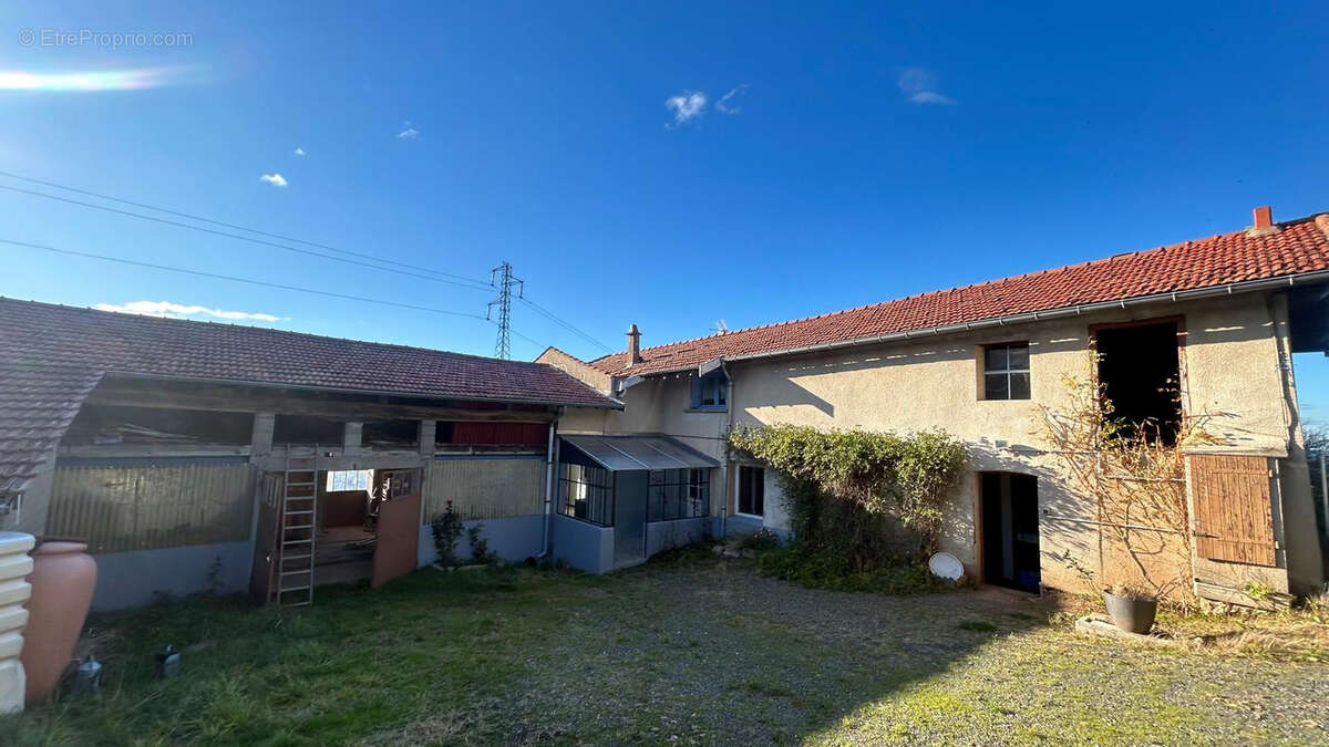 Maison à CHAZELLES-SUR-LYON