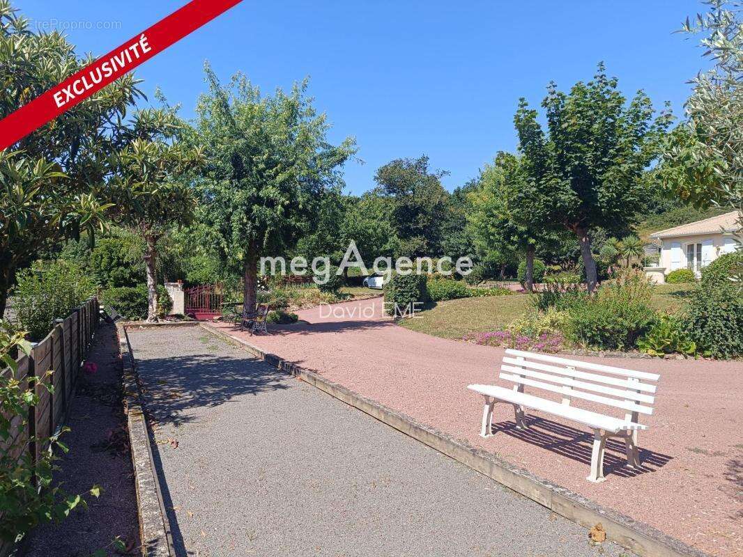 7 Pièces, 220 m2, 4 chambres, 3 dépendances, MACHE - photo 18