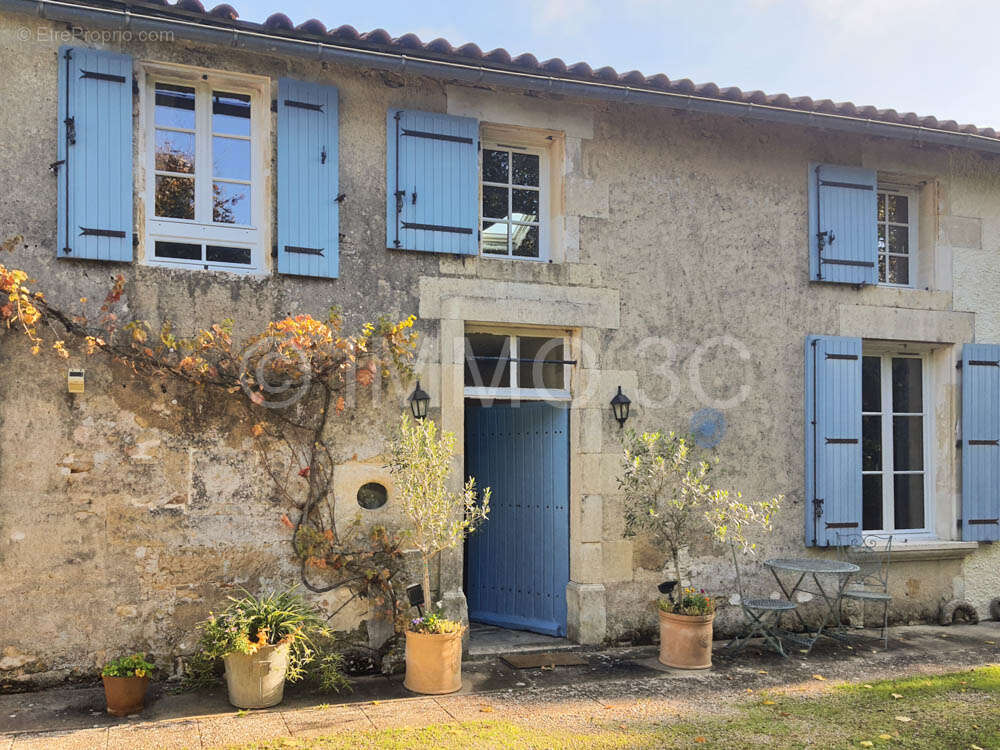 Maison à CHEF-BOUTONNE