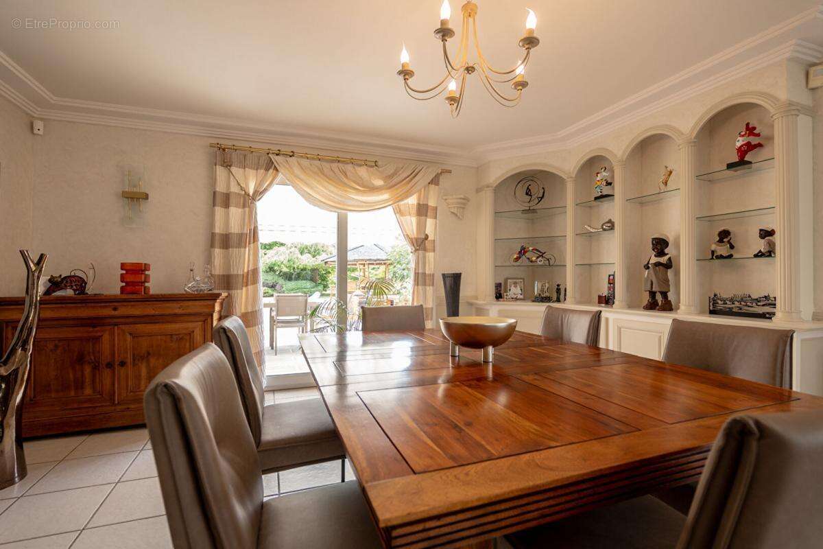 Lieux uniques ® x propriétés privées ® propose très belle maison d'architecte de 240 m² terrain 4.447 m² - photo 13