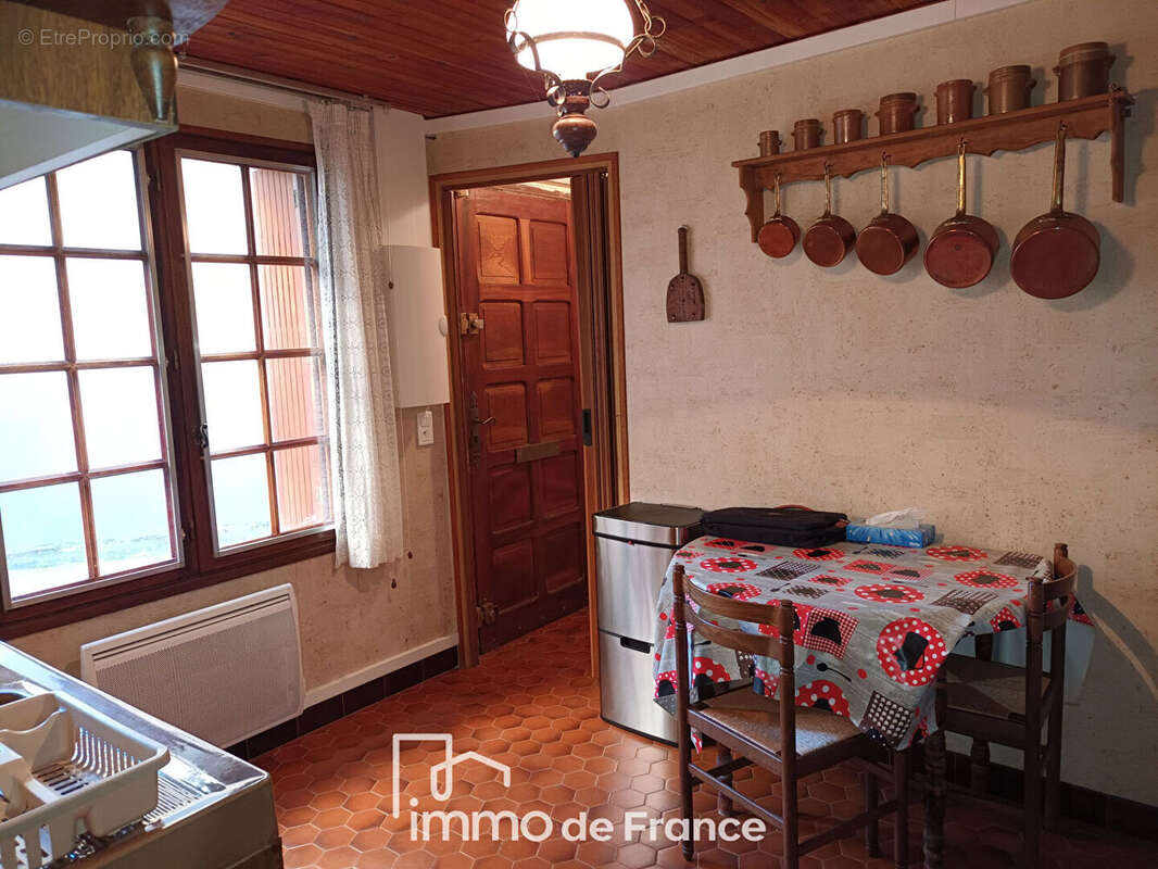 Maison à LIVINHAC-LE-HAUT