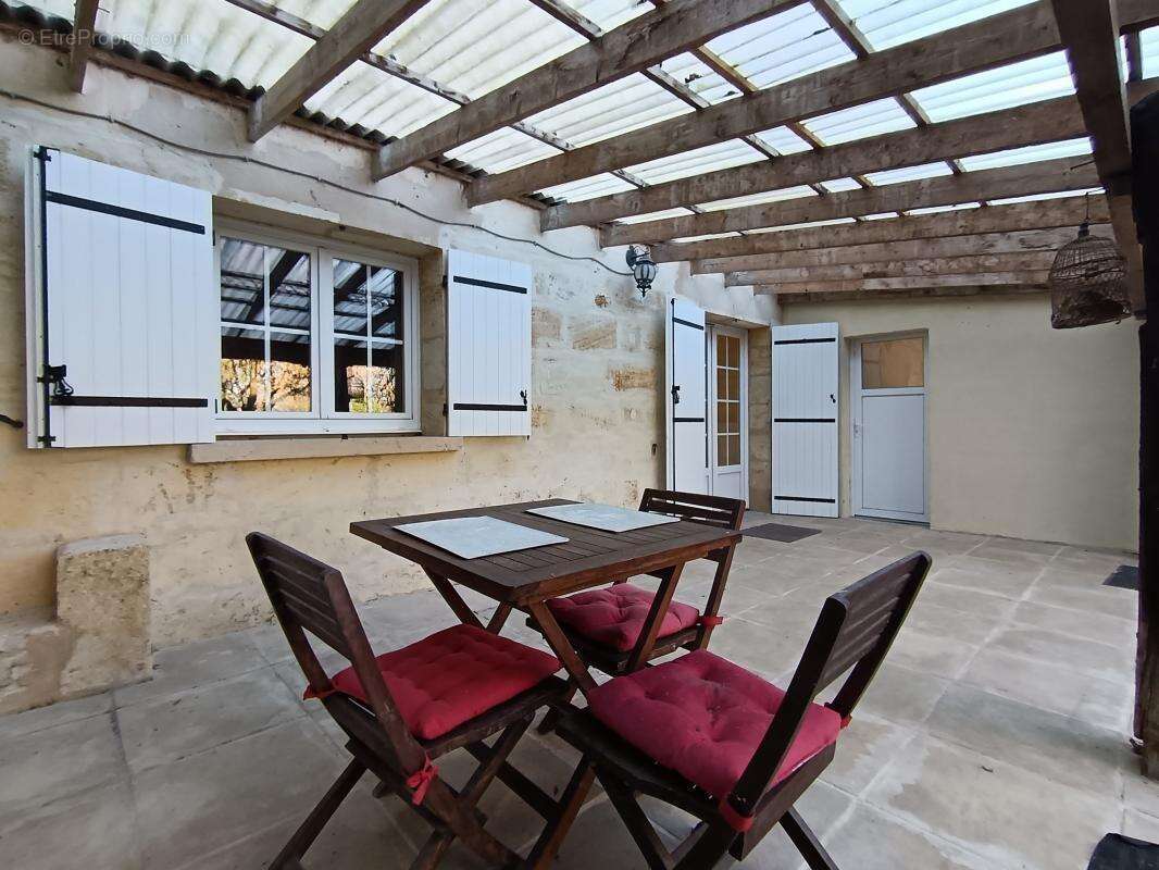 Maison à AMBARES-ET-LAGRAVE